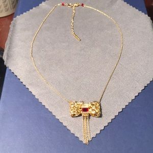 Les Nereides Bow Necklace